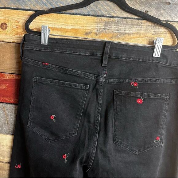 Gap Black Floral Embroidered High Rise Universal Leggings Size 14/32 - Picture 7 of 10